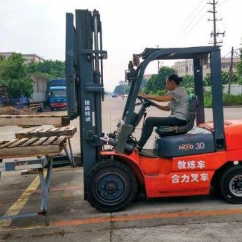 叉車證培訓(xùn)，叉車司機培訓(xùn)，考叉車證
