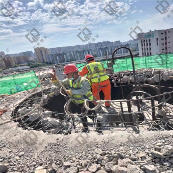 傘形水塔人工定向拆除