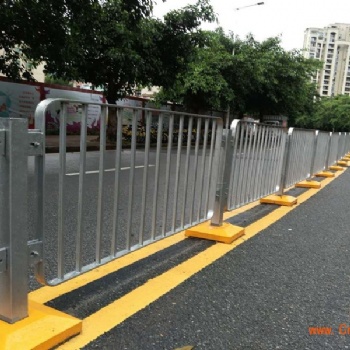 市政護(hù)欄廠家深圳港式護(hù)欄人行道綠色護(hù)欄