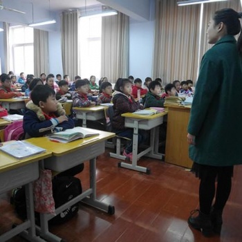 新型物聯智能燈具在中小學智慧教室的應用